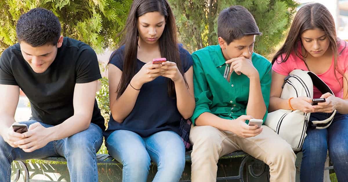 тийнейджърите предпочитат Apple iPhone пред Android смартфони
